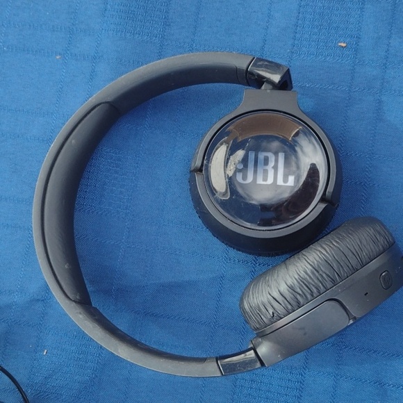JBL Headphones NWOT - Picture 1 of 2